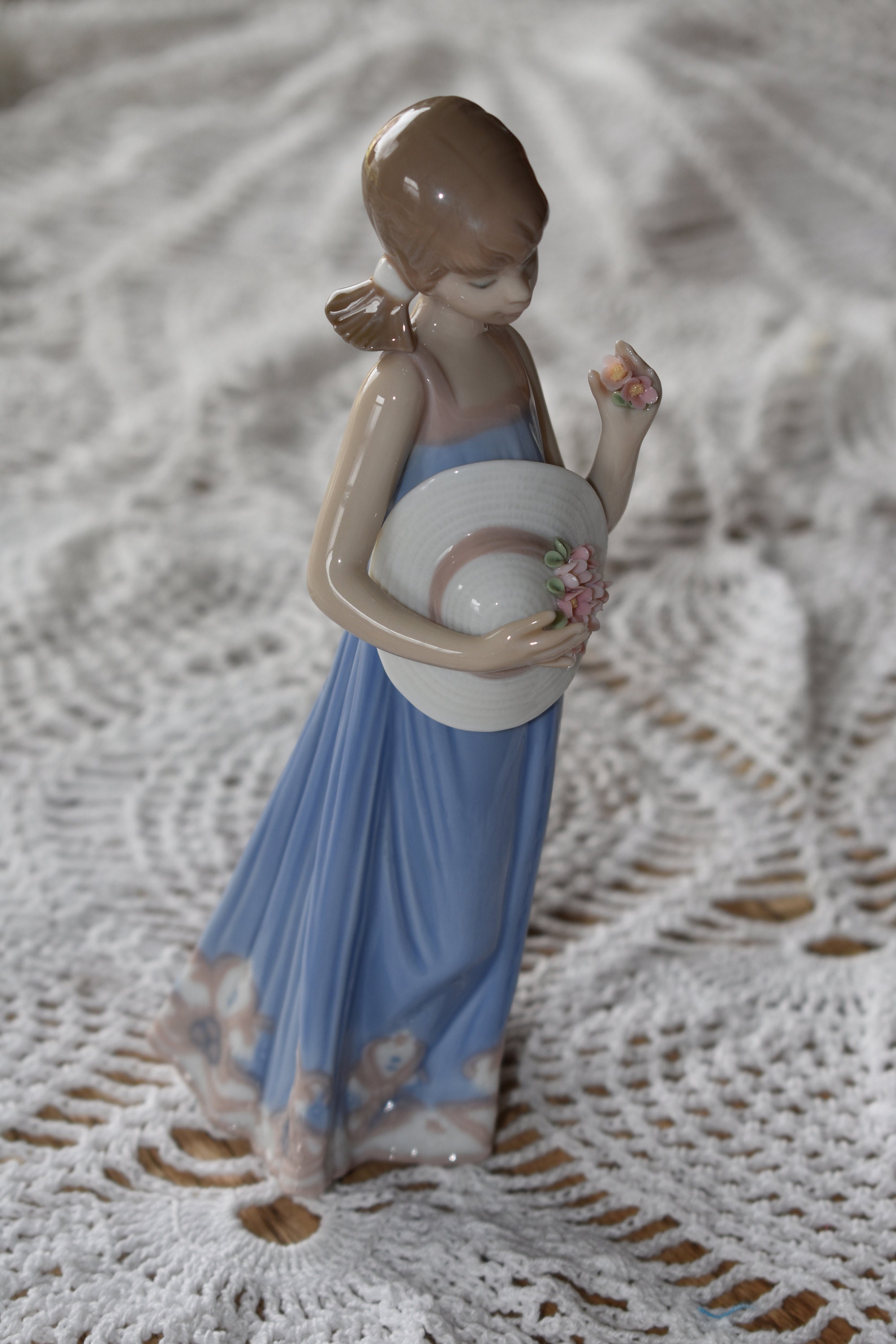 Vintage Lladro Courtney Figurine #5648: Spanish Porcelain