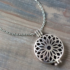 Essential Oil Diffuser Necklace, Aromatherapy Necklace, Essential Oil Accessories, Mandala Pendant, Mandala Necklace, Essential Oil Jewelry