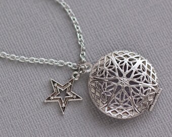 Star Diffuser Necklace, Essential Oil Jewelry, 30 Oil Pads, Aromatherapy Necklace, Diffusing Locket, Jewelry for Essential Oils