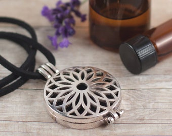 Aromatherapy Diffuser Necklace, Essential Oil Locket, 12 Wool Felt Pads