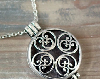 Aromatherapy Locket, Essential Oil Diffuser Necklace, Jewelry for Oils, 12 felt pads