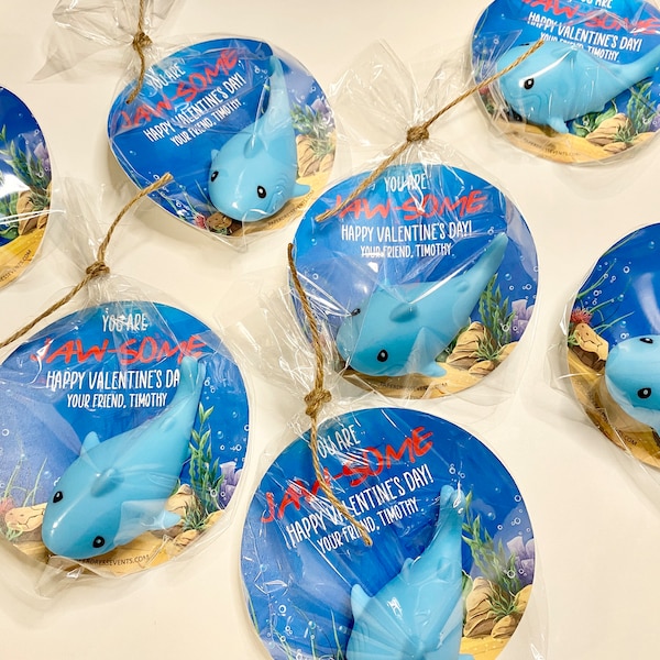 Set of 20 Jawsome Shark Bath Toy Squirtable Valentines - Classroom Favors