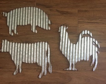 Barnyard Themed Wall With Cow, Rooster and Pig, Metal Wall Art, Corrugated Metal Kitchen Decor, Farmhouse Decor, Metal Farm Animals