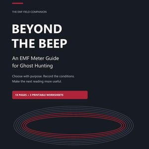 Peut inclure: Un guide numérique bleu foncé intitulé HAUNTGEARS THE EMF FIELD COMPANION BEYOND THE BEEP An EMF Meter Guide for Ghost Hunting. Il comprend 18 pages et 3 feuilles de travail imprimables, avec du texte rouge et blanc sur fond sombre et un graphique circulaire.