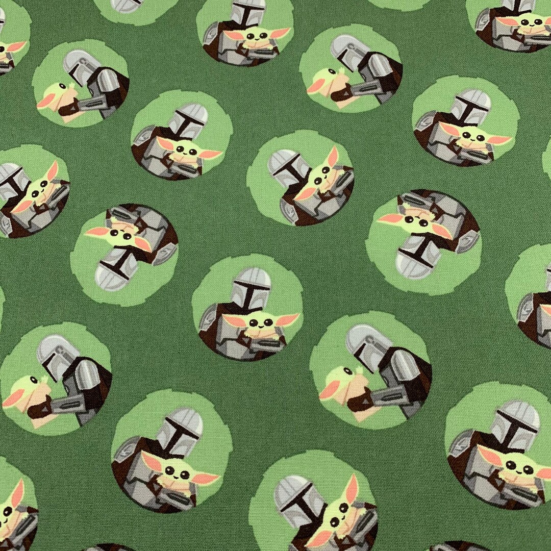 Mandalorian and Baby Yoda Toss Green Star Wars the Mandalorian II for