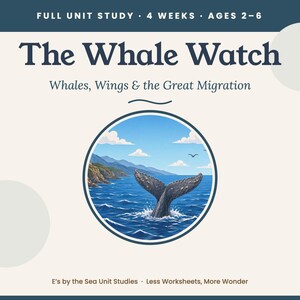 Könnte beinhalten: Eine digitale Lerneinheit mit dem Titel The Whale Watch: Whales, Wings & the Great Migration. Das Cover zeigt eine kreisförmige Illustration einer Walflosse, die aus dem blauen Ozean vor einer Küste unter einem bewölkten Himmel ragt.