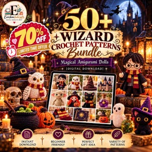 Peut inclure: Un ensemble numérique de plus de 50 modèles de crochet de sorcier avec des poupées amigurumi, incluant une chouette, un jeune sorcier à lunettes, un chat noir au chapeau violet, un fantôme et une citrouille, affichés sur une tablette.