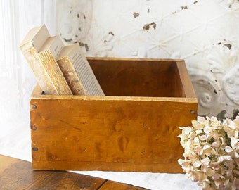 Vintage Wood Box, Vintage Pine Box, Rustic Home Decor, Farmhouse Decor, Rustic Primitive Crate