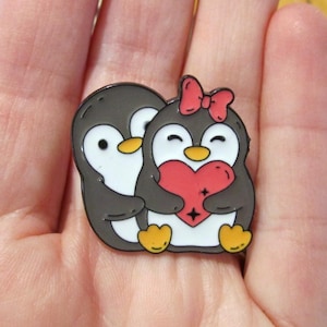 Penguin Pin Love~Hard Enamel