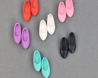 Curvy doll shoes, flat feet doll shoes assorted colors, for current larger type dolls