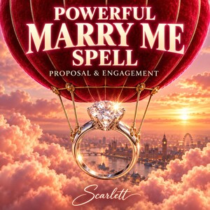 Può includere: Un grafico digitale con un grande anello di diamanti sospeso a una mongolfiera di velluto rosso. Il testo recita POWERFUL MARRY ME SPELL PROPOSAL & ENGAGEMENT e il nome Scarlett. Lo sfondo mostra un tramonto sopra uno skyline cittadino.