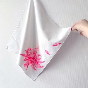 Washable cloth towel with vegetal design image 7