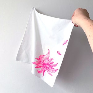 Washable cloth towel with vegetal design image 6