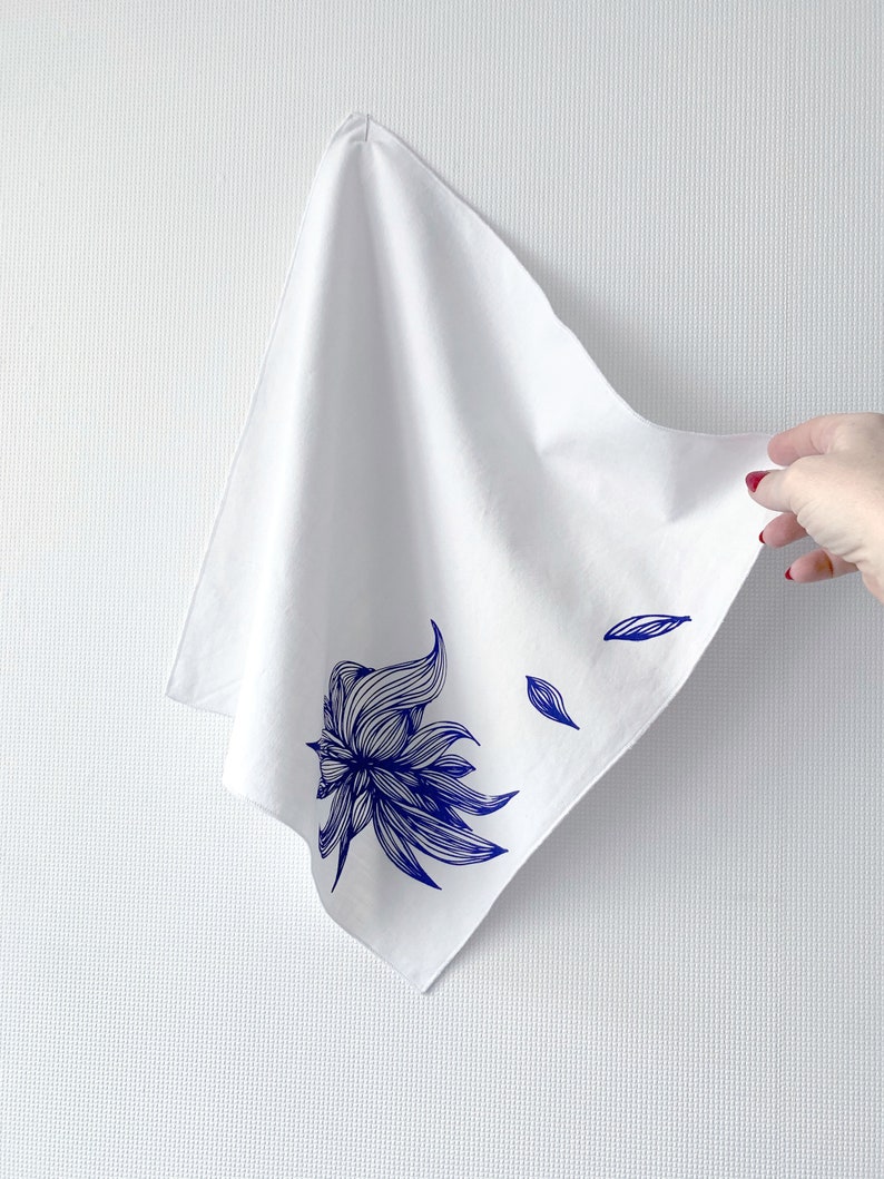 Washable cloth towel with vegetal design image 4