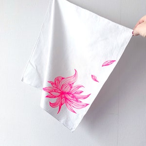 Washable cloth towel with vegetal design image 8