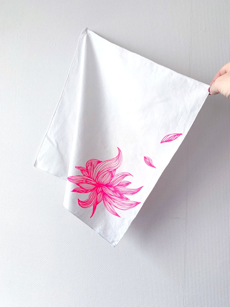 Washable cloth towel with vegetal design image 8
