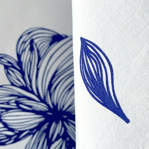 Washable cloth towel with vegetal design image 2