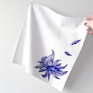 Washable cloth towel with vegetal design Blue