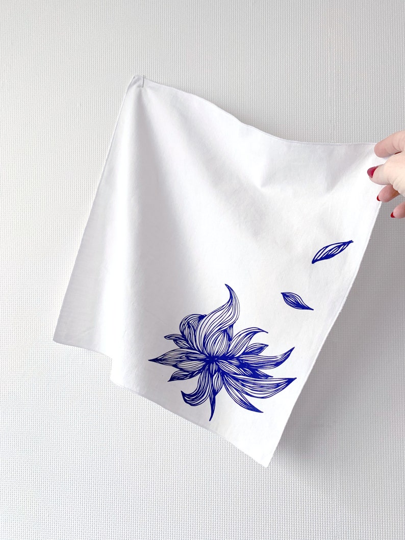 Washable cloth towel with vegetal design Blue