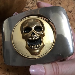 Vintage RARE Reversible Center Silver To Gold Skull Belt Buckle Biker Sk8r Goth Spinning Color Changing Hard To Find HTF