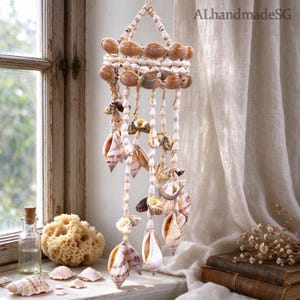 Campanelli a vento fatti a mano con conchiglie naturali, decorazioni per la casa in stile boho costiero, decorazioni a cascata con conchiglie da appendere alla parete, ideali per la spiaggia, la cameretta dei bambini.