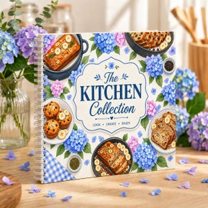 Puede incluir: Un libro de cocina de espiral titulado The Kitchen Collection con una cubierta blanca que presenta hortensias azules y rosas, ilustraciones de pan de plátano, magdalenas y pastel, y el texto Cook, Create, Enjoy en la portada.