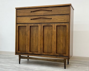Mid-Century Modern Walnut 5-Dr Dresser / Gentlemans Chest ~ By Bassett Furniture (SHIPPING NOT FREE)