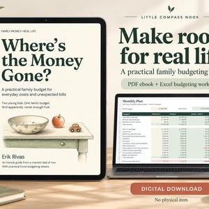 Op de afbeelding: Een tablet en een laptop tonen een digitaal budgetproduct getiteld Where's the Money Gone? door Erik Rivas. Het scherm toont een tafelillustratie, tekst en een maandelijks plan-spreadsheet. De tekst bevat Make room for real life en Digital Download.