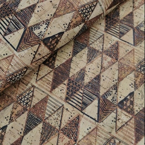 Portugisiskt korktyg, söta trianglar på naturlig rustik kork 68 x 50 cm / 26,77''x19,69'', (331)