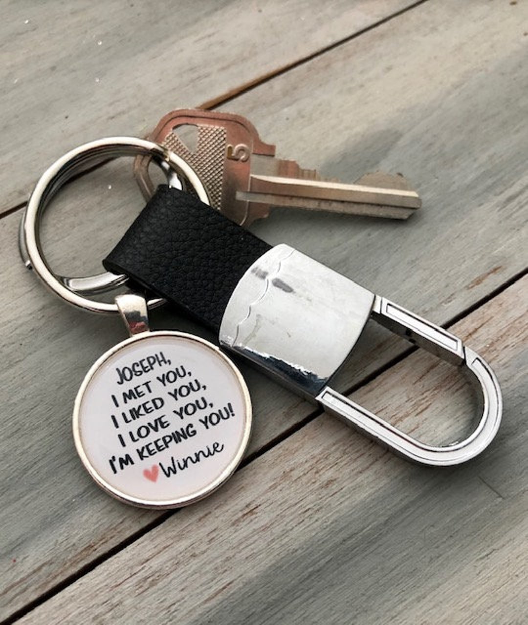 Iniziali personalizzate con Ti amo di più. Fine. Io vinco . Regalo di San Valentino. Portachiavi personalizzato Fidanzato Fidanzata Marito. - Italia