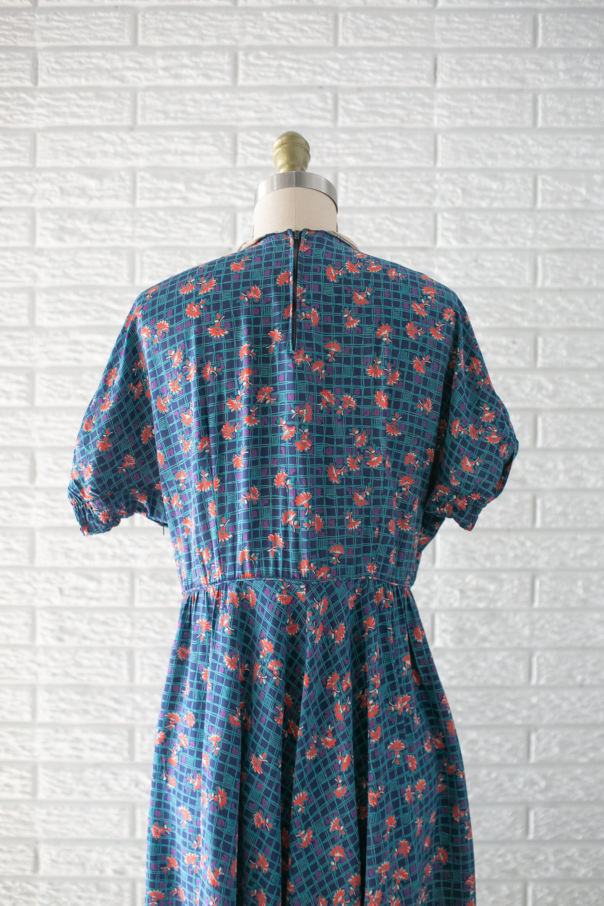 1940s Beautiful Rayon Dress With Lovely Flower Print! This