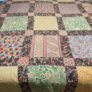 Couvre-lit Vintage Fait Main 'Grandmother' 180x215 Cm - Coton Pastel - Motifs Géométriques