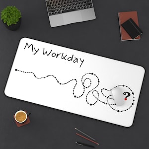 Könnte beinhalten: Eine rechteckige weiße Schreibtischunterlage mit dem schwarzen Text My Workday, gefolgt von einer geschwungenen gepunkteten Linie, die sich zu einem komplexen Knäuel windet und mit einem schwarzen Fragezeichen mit rotem Punkt endet.