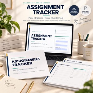 Op de afbeelding: Een academisch plannersysteem voor taakopvolging weergegeven op een laptopscherm, geprinte pagina's en een notitieboek. De tekst luidt Assignment Tracker, Plan, Organize, Track, Stay On Top en Your Academic Success, Simplified. Inclusief pennen en mok.