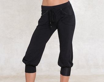 Low waist Capri pants ~ Yoga Pants ~ mid-calf yoga pants ~ 3/4 lounge pants ~ Black pants ~ Satin