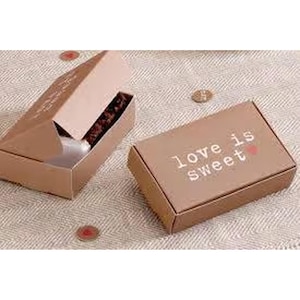 Mini Wedding Cake Slice Favour Boxes – Love Is Sweet Design – Flat Packed Gift Boxes – Rustic  Table Decor – Pack of 10