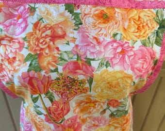 apron with spring theme, flowers, Mother’s Day gifts, birthday gift,graduation gift, Apron with flowers. pretty pink apron. chateau core