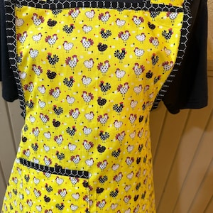 Apron with chickens and roosters, vintage style apron, retro style apron, chicken theme apron, women’s apron, chicken theme gifts.