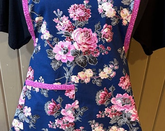 Apron with roses, flowers, apron with pink flowers, retro style apron,vintage style apron with roses, women’s apron, gifts for women, apron