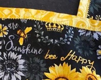 Apron with bee, sunflower theme vintage style, retro style, hostess gift, housewarming gift, bee themed gift, gifts for the baker.