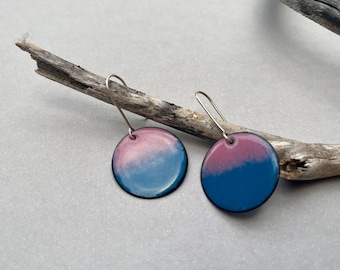 Pendientes circulares con degradado rosa y azul