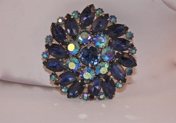 Vintage Brooch blue sapphire rhinestones - image 1