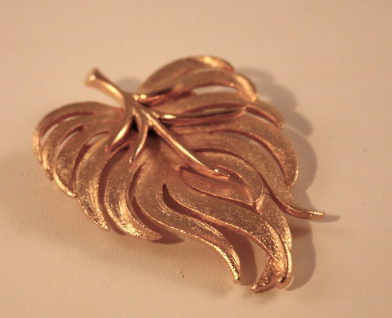 Gold leaf brooch - image 5