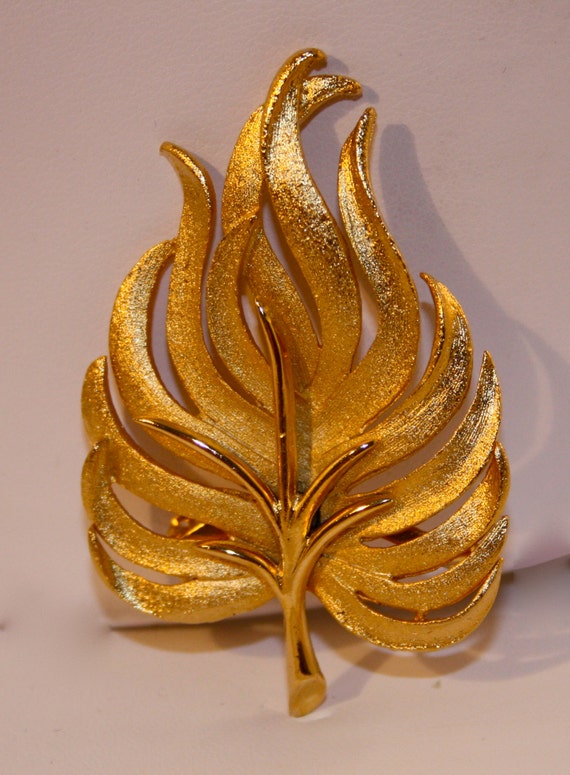 Gold leaf brooch - image 3