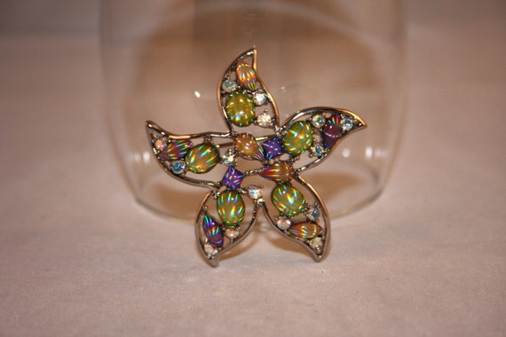 Vintage rhinestone brooch - star shaped - image 1