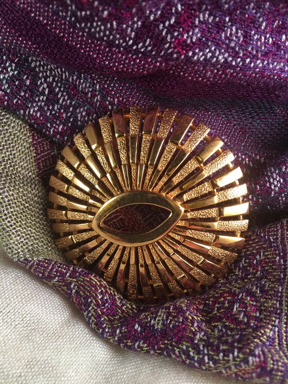 Vintage Gold sixties brooch Trifari - image 2