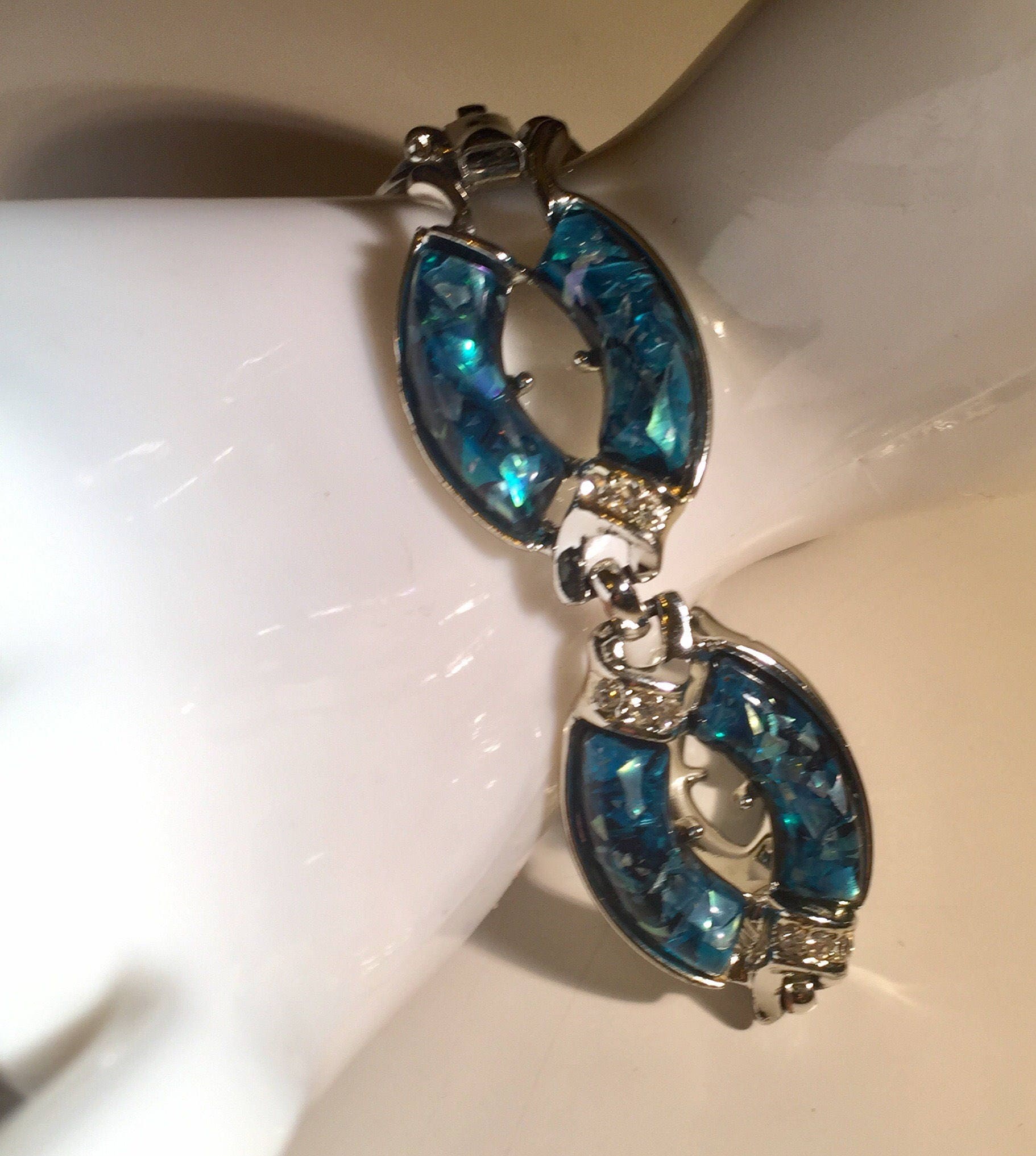 Vintage bracelet crushed blue stone signed Coro