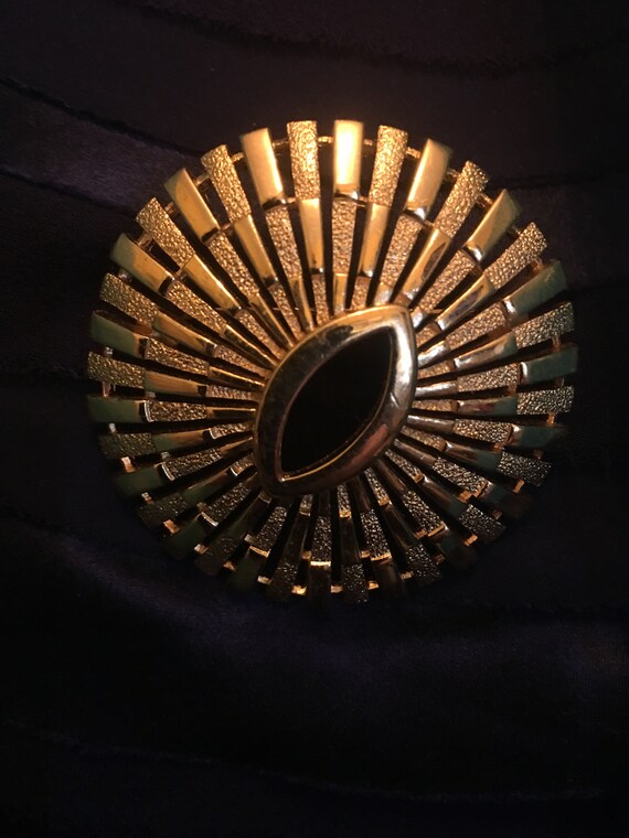 Vintage Gold sixties brooch Trifari - image 6