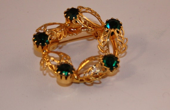 Vintage Brooch - Emerald green rhinestones - image 3