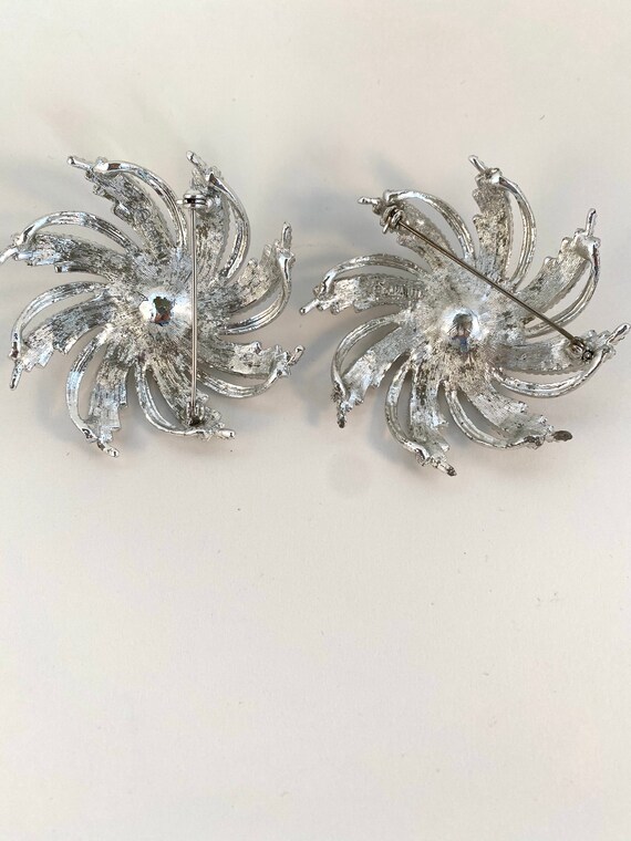 Pinwheel silver and pearl Sarah Coventry brooch #… - image 2